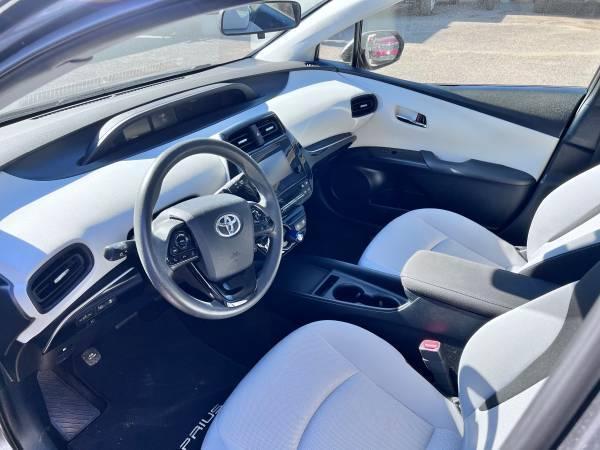 Toyota Prius L Eco 2019