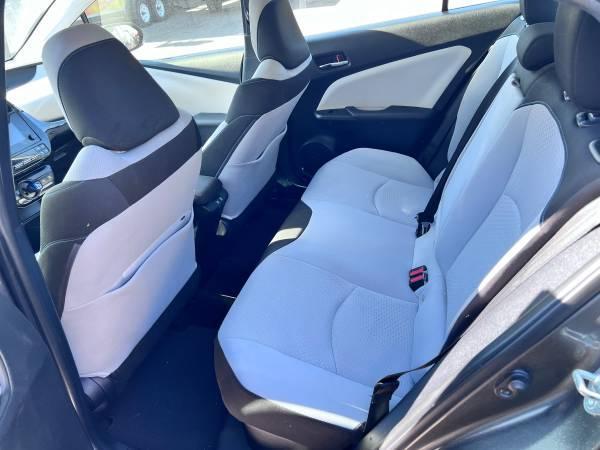 Toyota Prius L Eco 2019