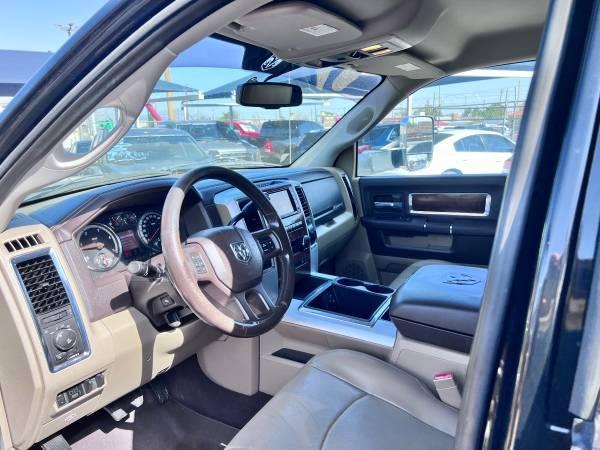RAM 3500 Laramie Mega Cab 4WD DRW 2012
