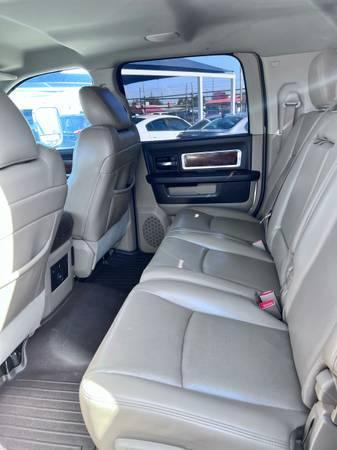 RAM 3500 Laramie Mega Cab 4WD DRW 2012