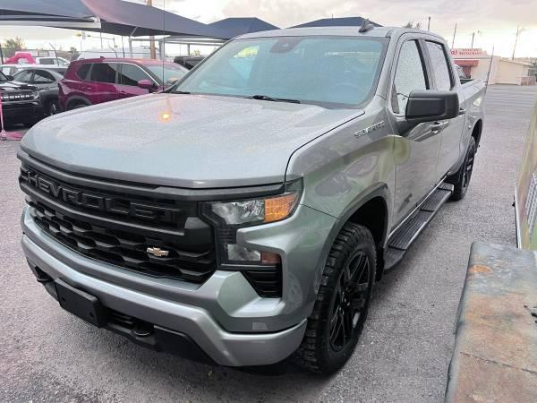 Chevrolet Silverado 1500 Custom Crew Cab 4WD 2023