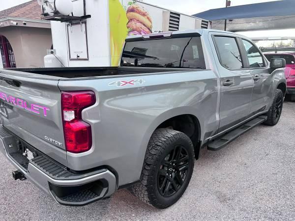 Chevrolet Silverado 1500 Custom Crew Cab 4WD 2023