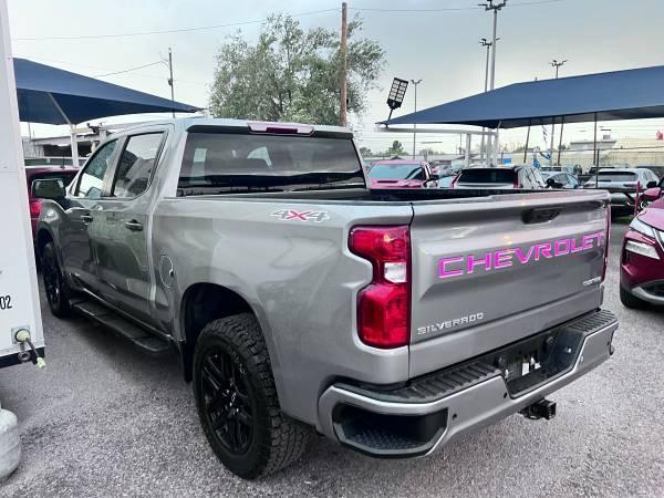 Chevrolet Silverado 1500 Custom Crew Cab 4WD 2023