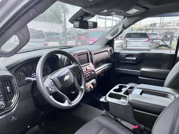 Chevrolet Silverado 1500 Custom Crew Cab 4WD 2023