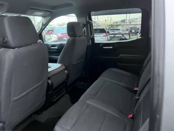 Chevrolet Silverado 1500 Custom Crew Cab 4WD 2023