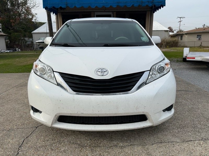 Toyota Sienna LE 2011