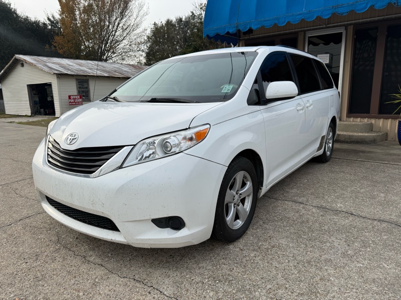 Toyota Sienna LE 2011