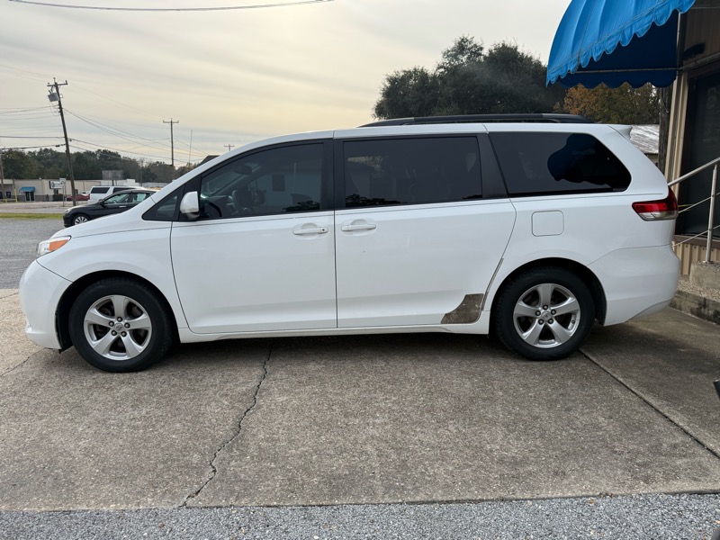 Toyota Sienna LE 2011