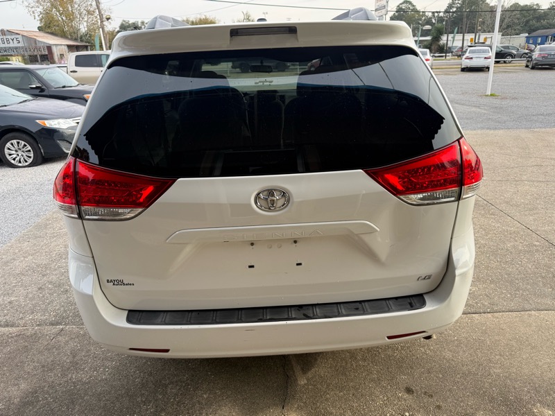 Toyota Sienna LE 2011