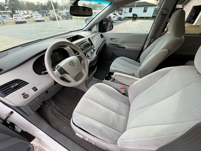 Toyota Sienna LE 2011