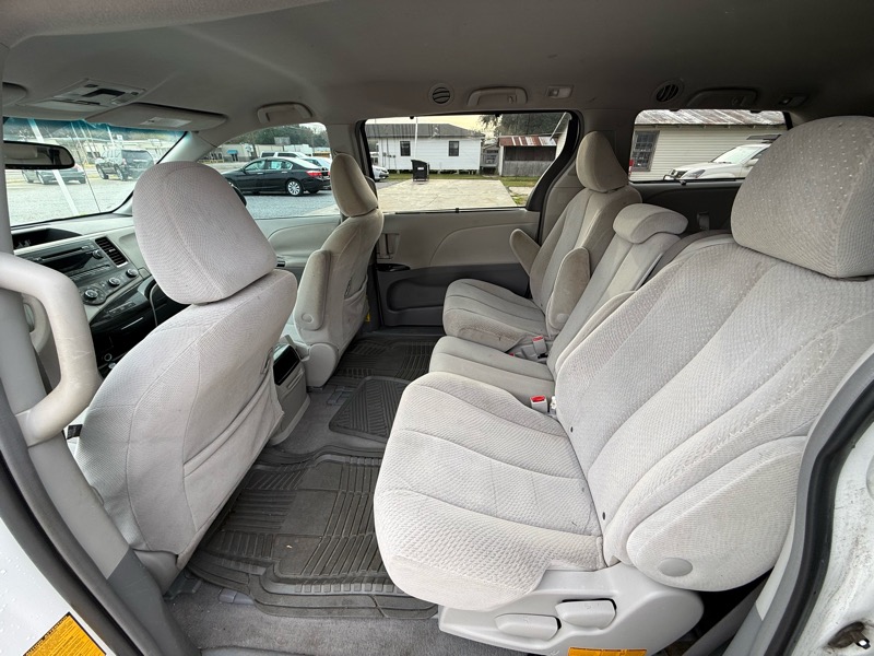 Toyota Sienna LE 2011