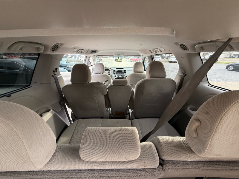 Toyota Sienna LE 2011