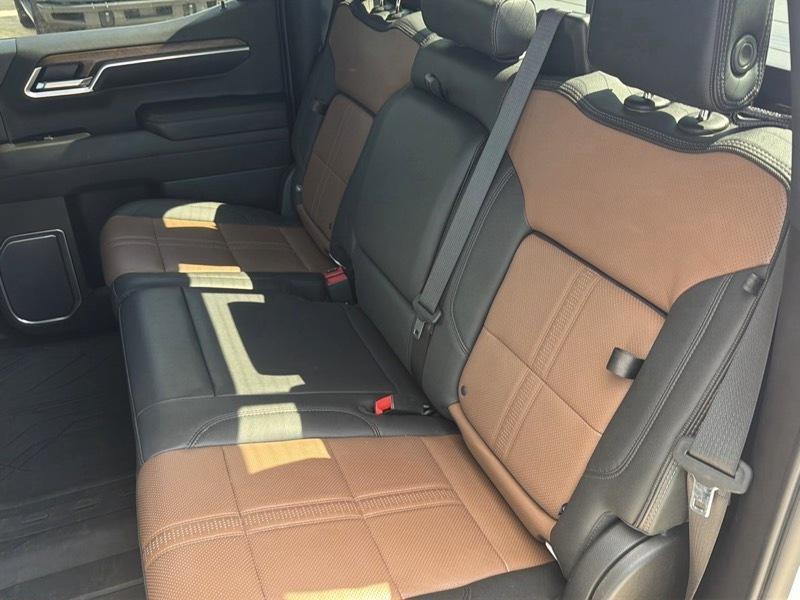 Chevrolet Silverado 1500 High Country Crew Cab 4WD 2023