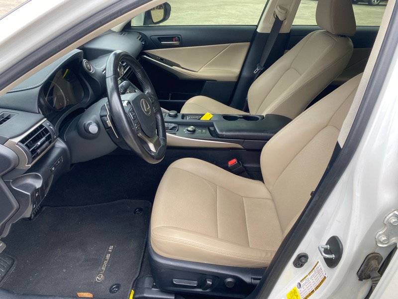 Lexus IS 300 RWD 2020