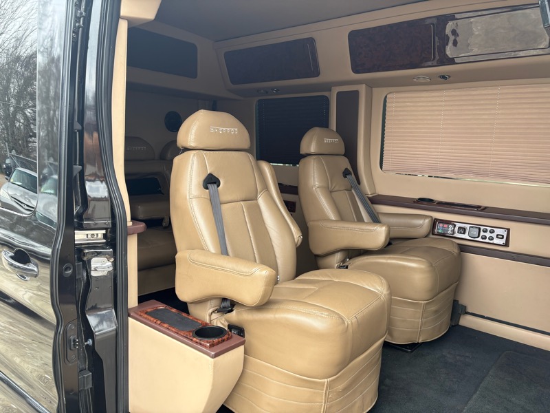 Ford Transit 250 Van Med. Roof w/Sliding Pass. 148-in. WB 2015