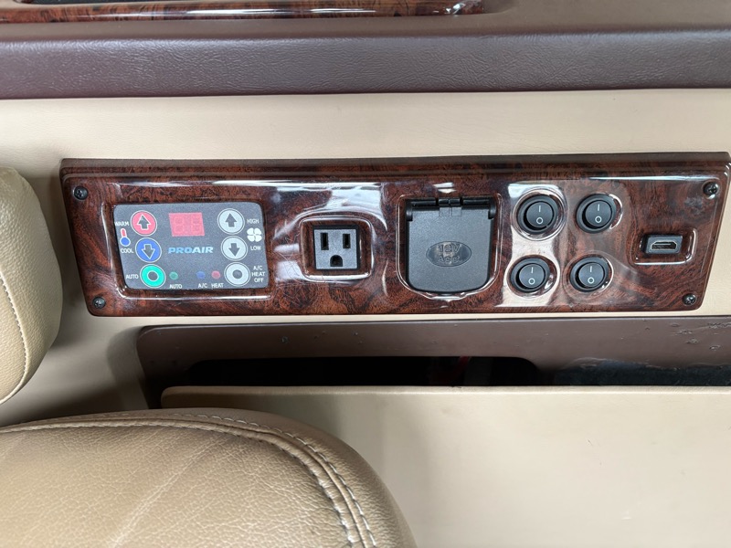 Ford Transit 250 Van Med. Roof w/Sliding Pass. 148-in. WB 2015