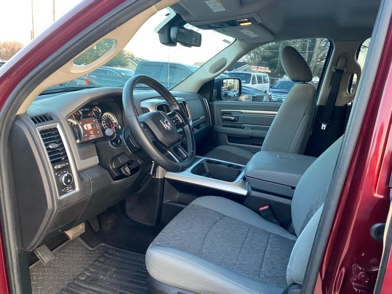 RAM 1500 SLT Crew Cab SWB 4WD 2016