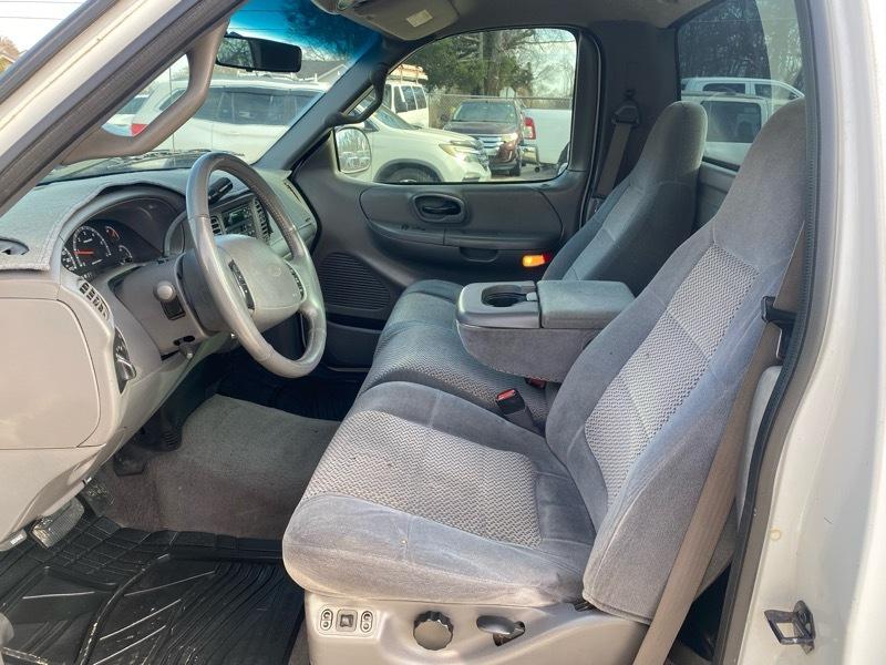 Ford F-150 XL Short Bed 2WD 2001