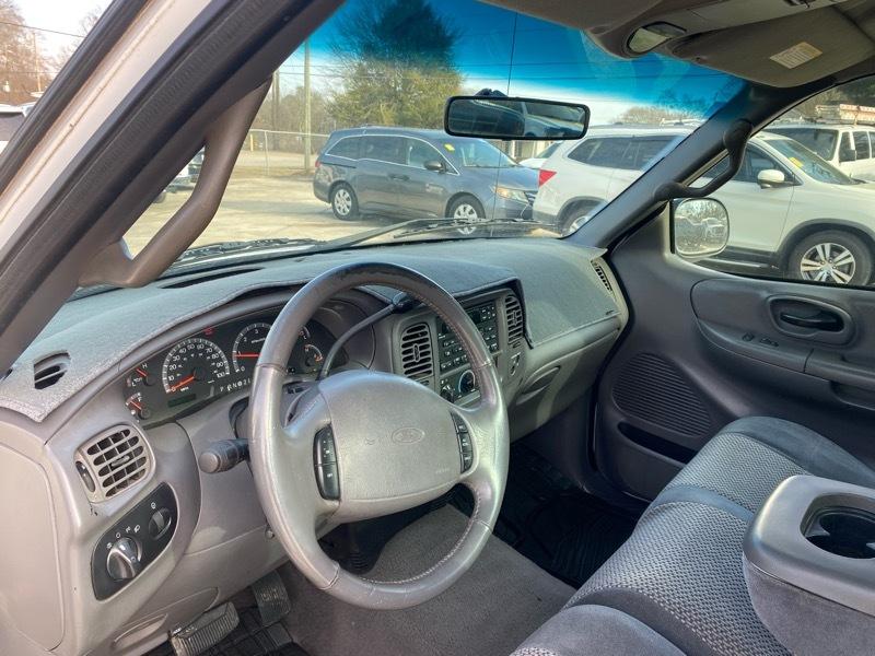 Ford F-150 XL Short Bed 2WD 2001