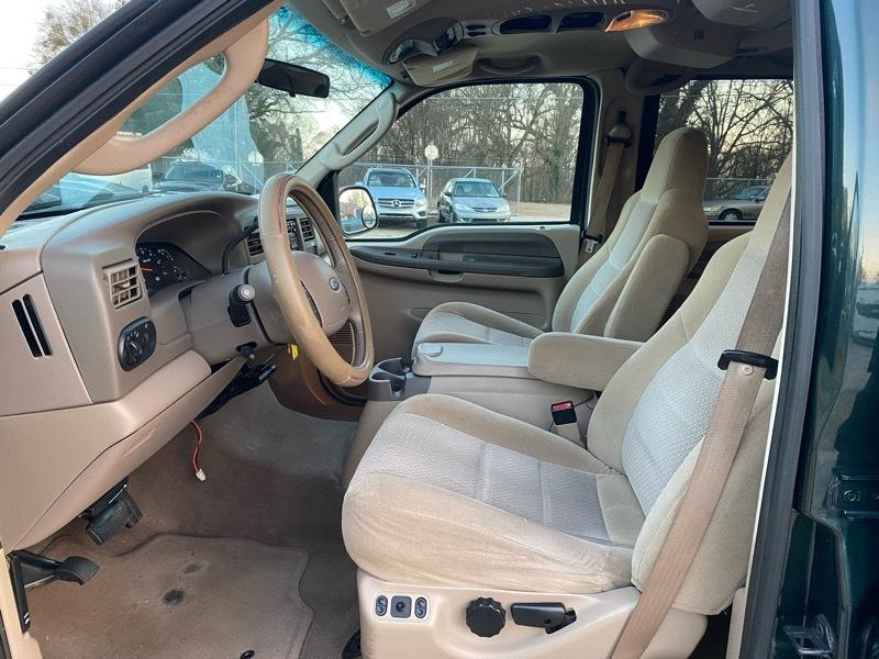 Ford Excursion XLT 5.4L 4WD 2004