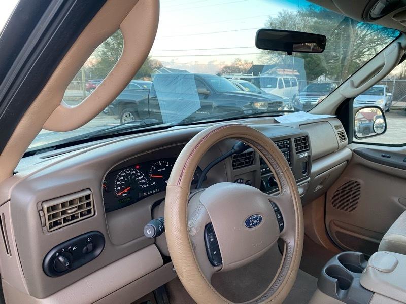Ford Excursion XLT 5.4L 4WD 2004