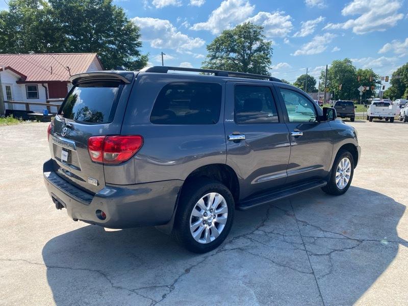 Toyota Sequoia Plantium 4WD 2011