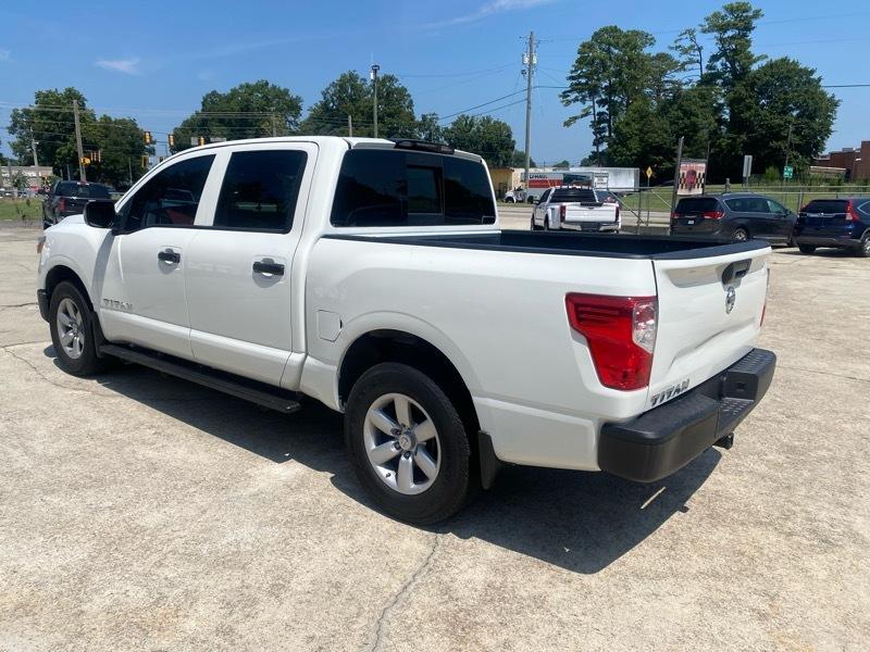 Nissan Titan SV Crew Cab 2WD 2017