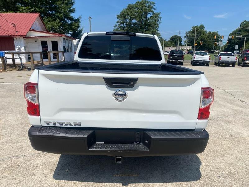 Nissan Titan SV Crew Cab 2WD 2017
