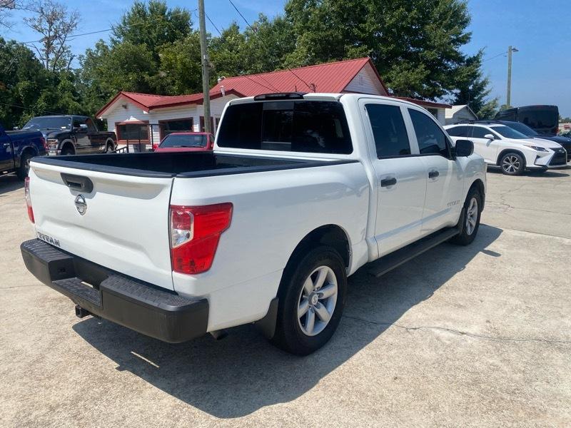Nissan Titan SV Crew Cab 2WD 2017