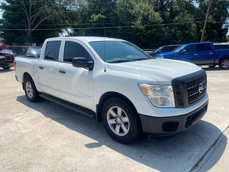 Nissan Titan SV Crew Cab 2WD 2017