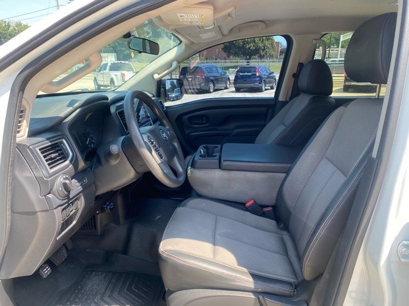 Nissan Titan SV Crew Cab 2WD 2017