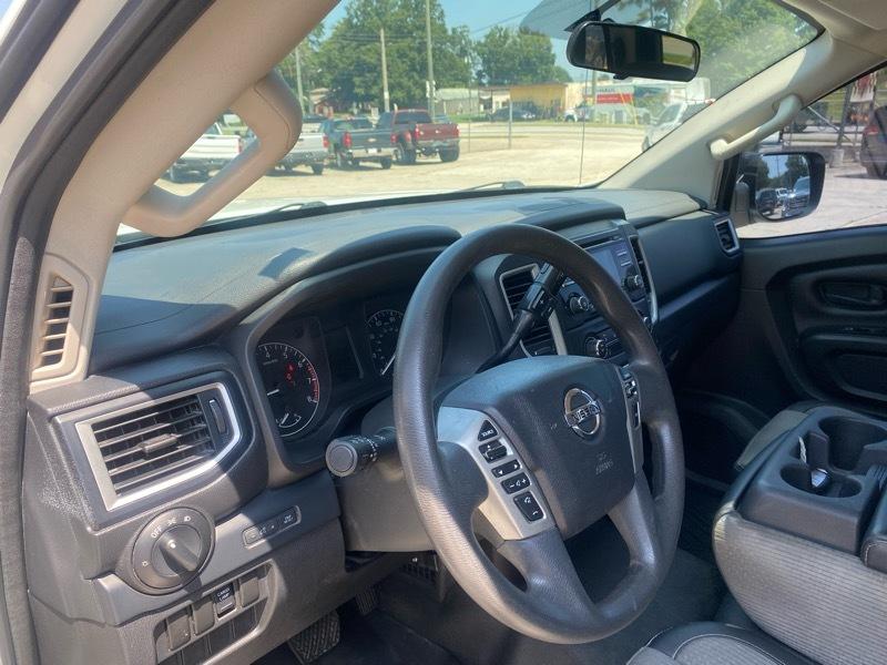 Nissan Titan SV Crew Cab 2WD 2017