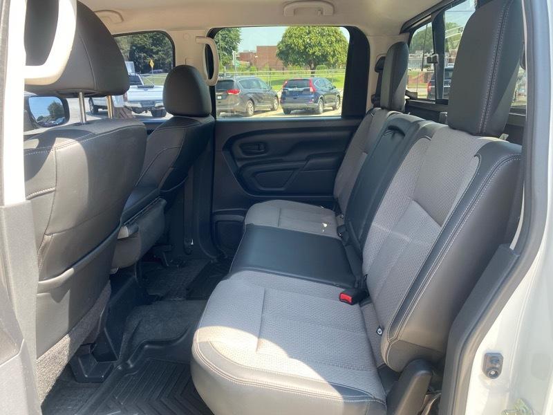 Nissan Titan SV Crew Cab 2WD 2017