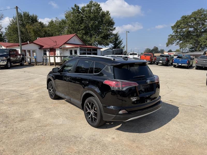 Toyota RAV4 SE FWD 2016