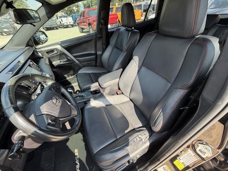 Toyota RAV4 SE FWD 2016