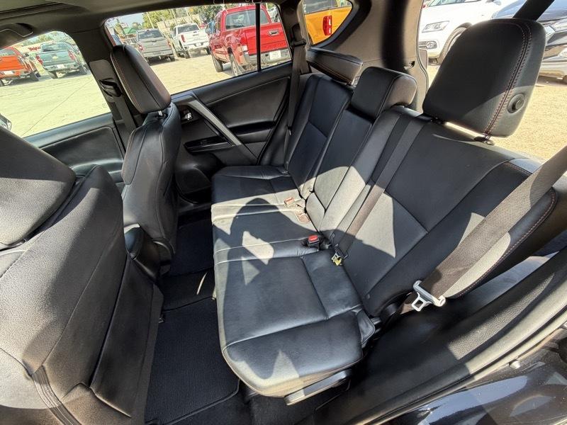 Toyota RAV4 SE FWD 2016