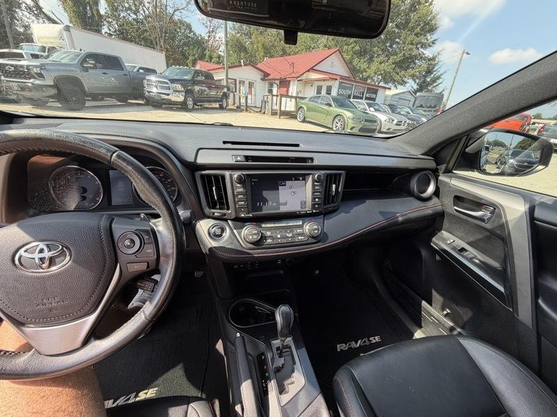 Toyota RAV4 SE FWD 2016