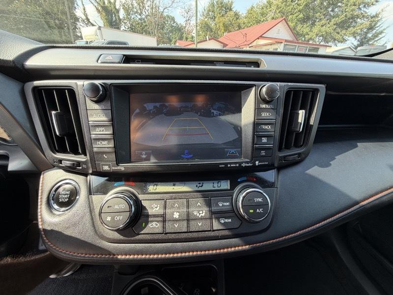 Toyota RAV4 SE FWD 2016