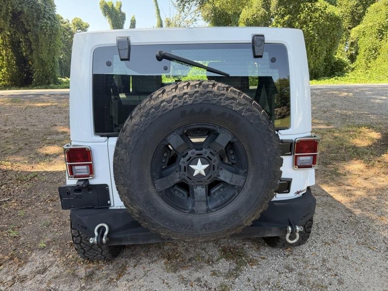 Jeep Wrangler Unlimited Sahara 4WD 2011