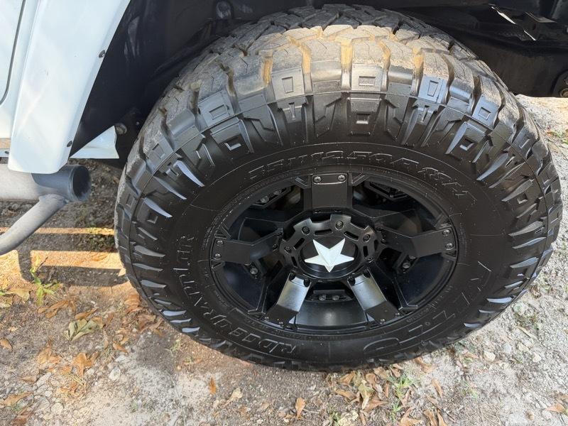 Jeep Wrangler Unlimited Sahara 4WD 2011