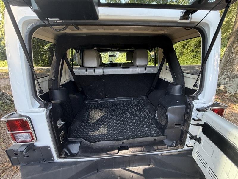Jeep Wrangler Unlimited Sahara 4WD 2011