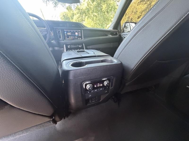 GMC Yukon XL Denali 2WD 4dr 1500 2021