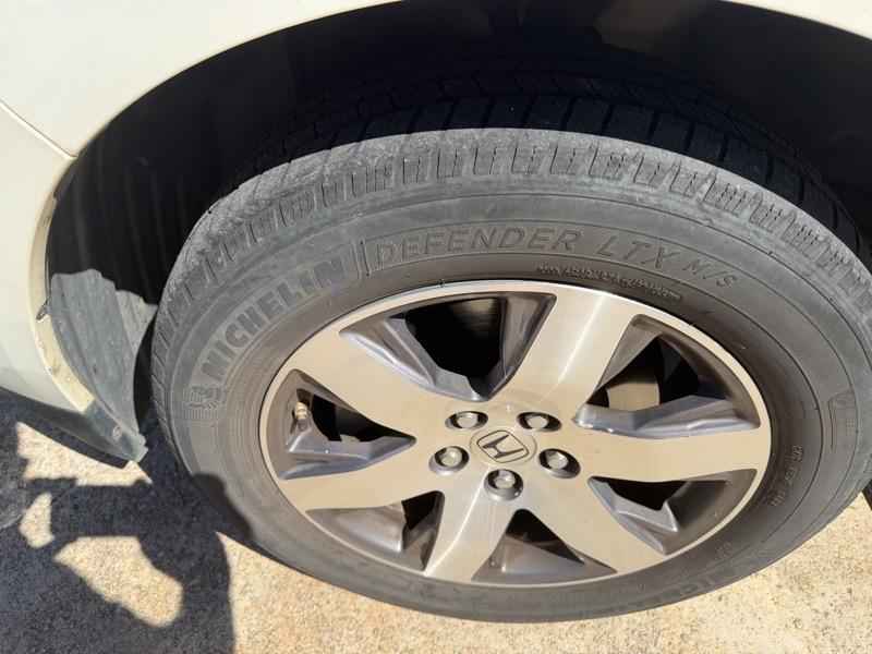 Honda Pilot Touring 4WD 5-Spd AT with DVD 2012