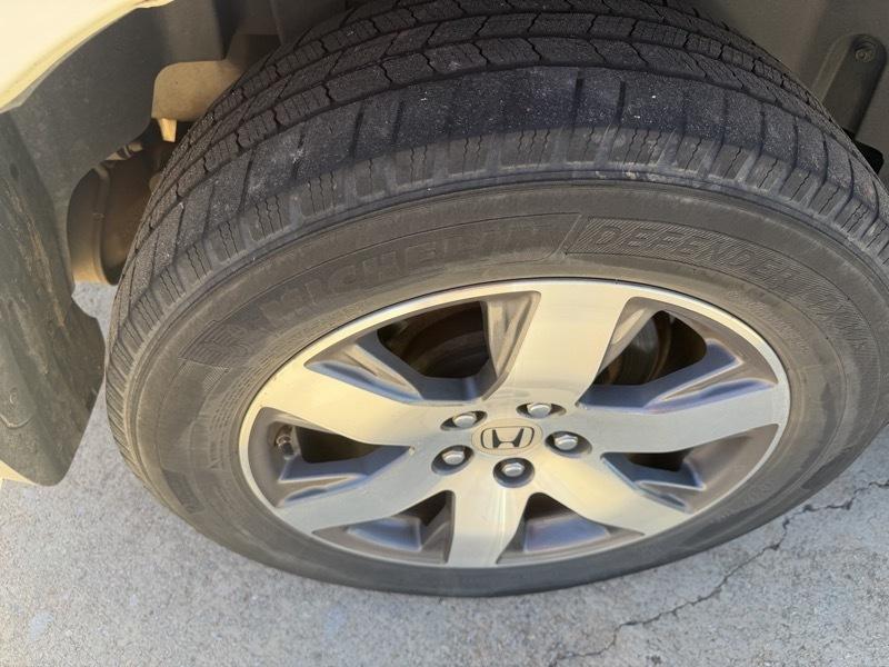 Honda Pilot Touring 4WD 5-Spd AT with DVD 2012