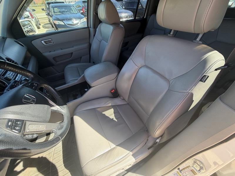 Honda Pilot Touring 4WD 5-Spd AT with DVD 2012