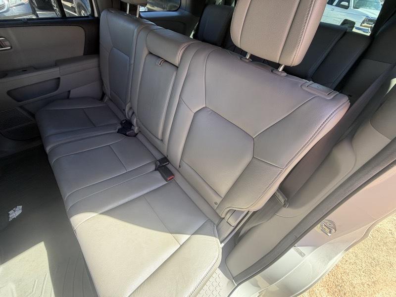 Honda Pilot Touring 4WD 5-Spd AT with DVD 2012