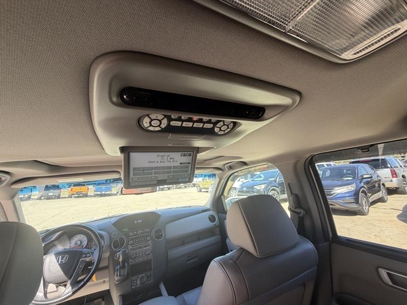 Honda Pilot Touring 4WD 5-Spd AT with DVD 2012