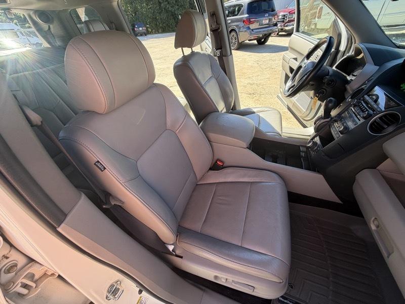 Honda Pilot Touring 4WD 5-Spd AT with DVD 2012