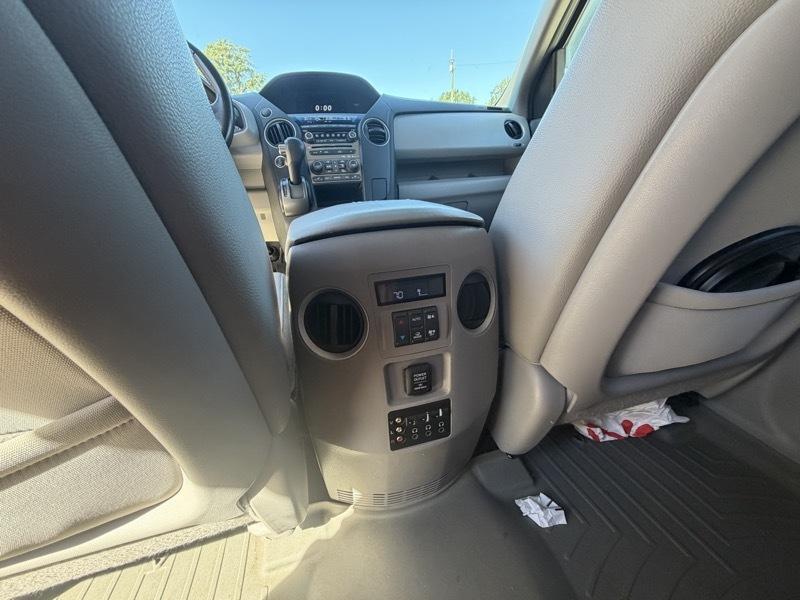 Honda Pilot Touring 4WD 5-Spd AT with DVD 2012