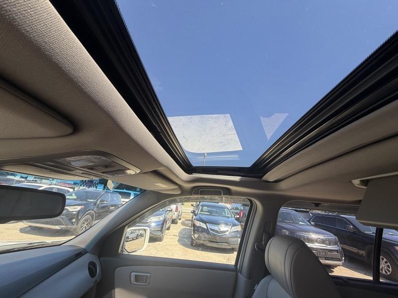 Honda Pilot Touring 4WD 5-Spd AT with DVD 2012